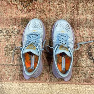 Worn once - Women’s Hoka Kawana - US Size 8